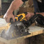 Аккумуляторная дисковая пила DeWALT DCS577N