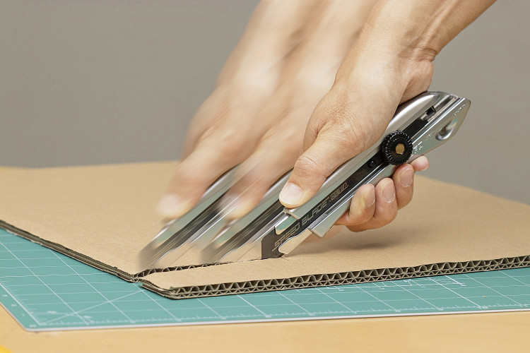 Нож с выдвижным сегментированным лезвием OLFA OL-LTD-L-LFB