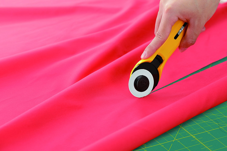 Нож с круговым лезвием OLFA OL-RTY-2C/YEL