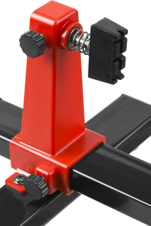 Штатив для фиксации электронных плат ЗУБР 55463-20 освобождает руки и позволяет легко осуществлять паяльные работы на электронной плате при помощи зажимов для крепления и  поворотного механизма.