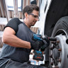 Аккумуляторный ударный гайковерт BOSCH GDS 18V-1050 H Solo