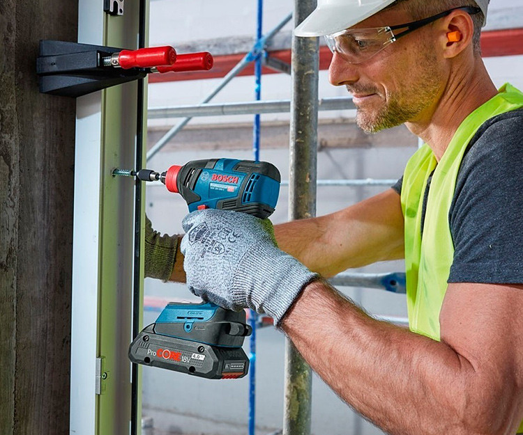 Аккумуляторный ударный гайковерт BOSCH GDX 18V-200 C + 1 ProCore 4.0 Ah