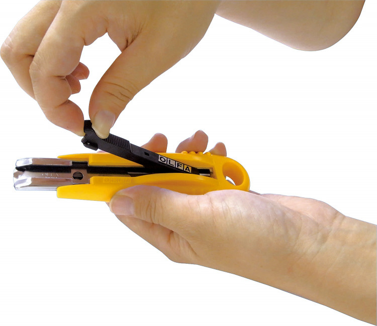 Полуавтоматический нож с сегментированным втягивающимся лезвием OLFA OL-SK-4